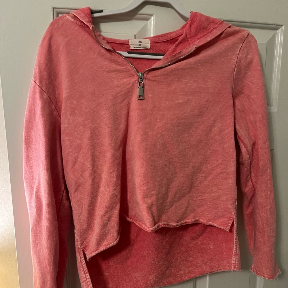 t.La by Anthropologie pink cropped hoodie size small